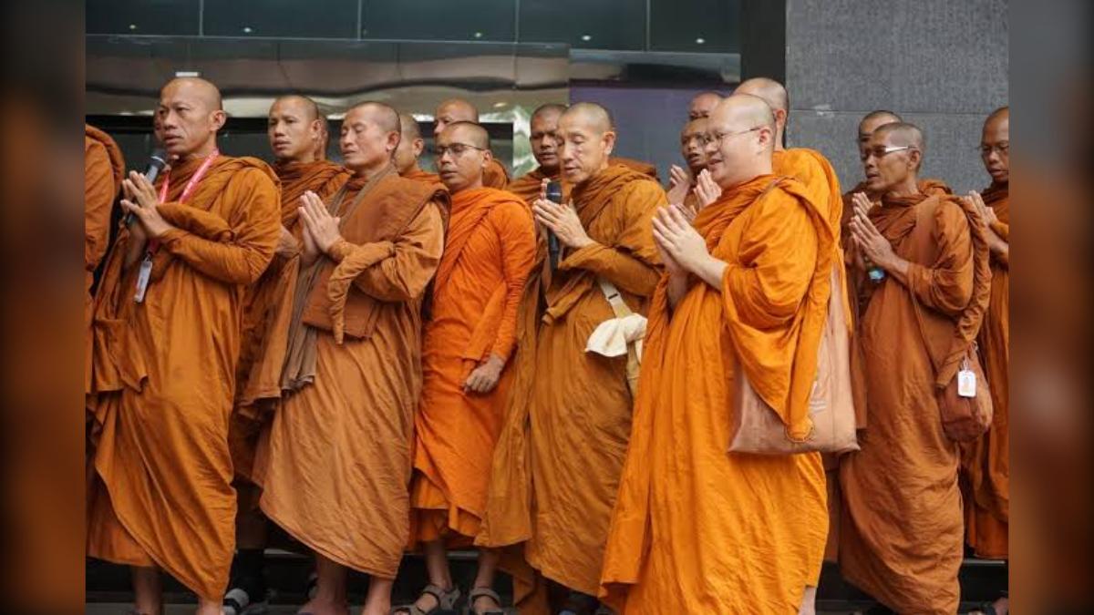 Biksu Thailand Viral Video : The Real Shocking Story Behind the Thai Monk Scandal
